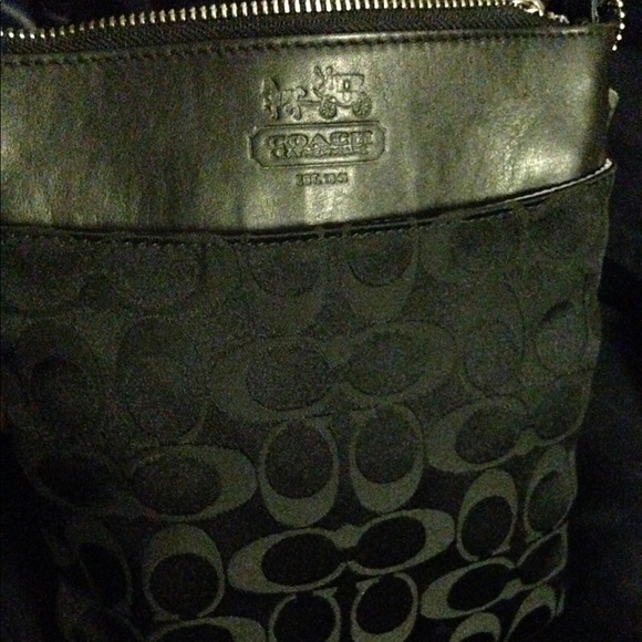 kitt messenger crossbody in signature jacquard